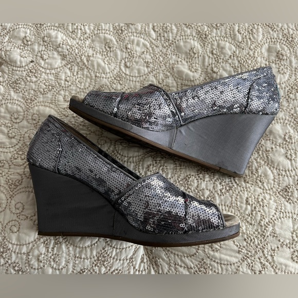 Tom’s, Pewter Sequins Wedges - Picture 4 of 5